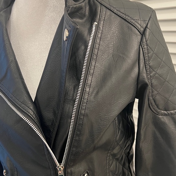 Black Moto Faux Leather Jacket with Belt - Picture 6 of 7